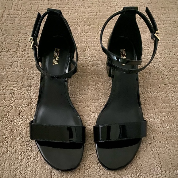 Michael Kors Serena Flex Sandal - Picture 2 of 4
